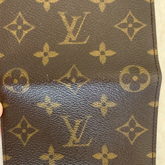Louis Vuitton credit card and ID holder. New never been used. This is Genuine - Picture 3 of 4